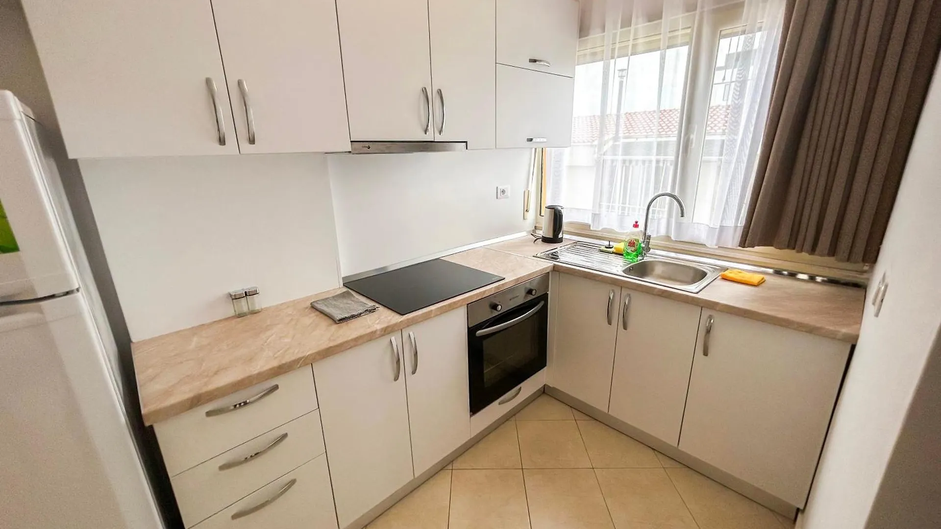 Apartments Veronika & Barbora With Swimming Pool Golem