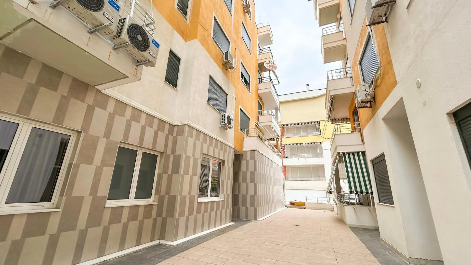 Apartments Veronika & Barbora With Swimming Pool Golem  Albania